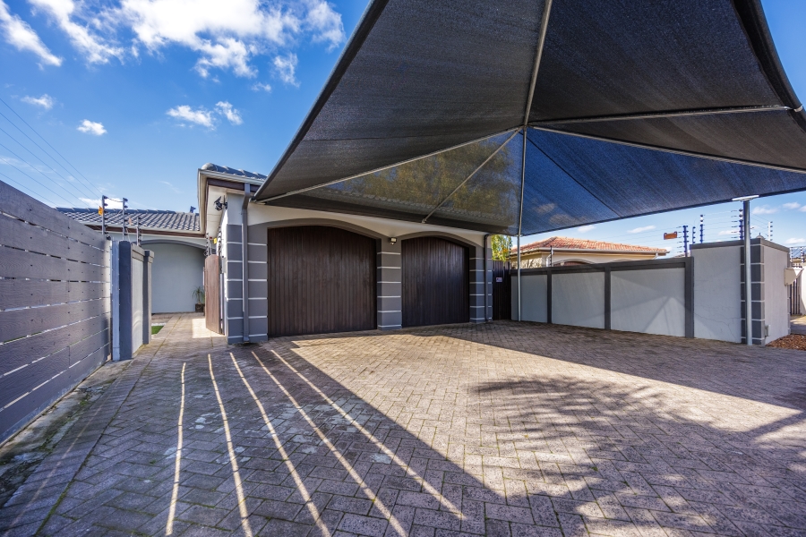 4 Bedroom Property for Sale in Wellway Park Western Cape